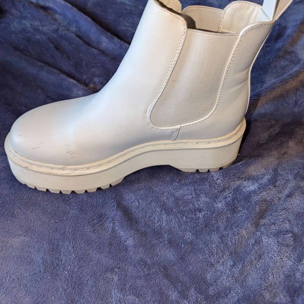 Women's White Forever 21 Chelsea Boots Size 7.5